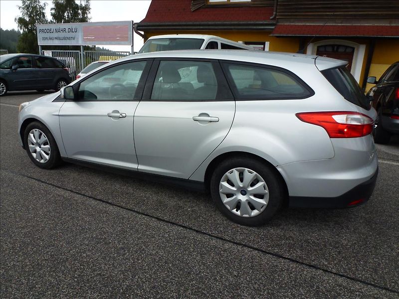 Ford Focus 1,6 16V Eco 150HP - fotka 10 z 41