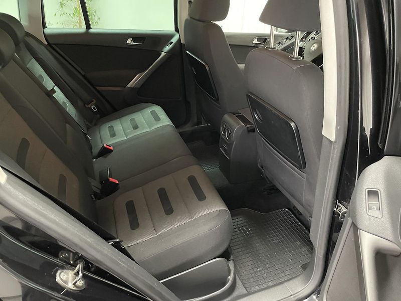 Volkswagen Tiguan 2.0 TDi 4x4 AT ČR SER. WEBASTO - fotka 15 z 24