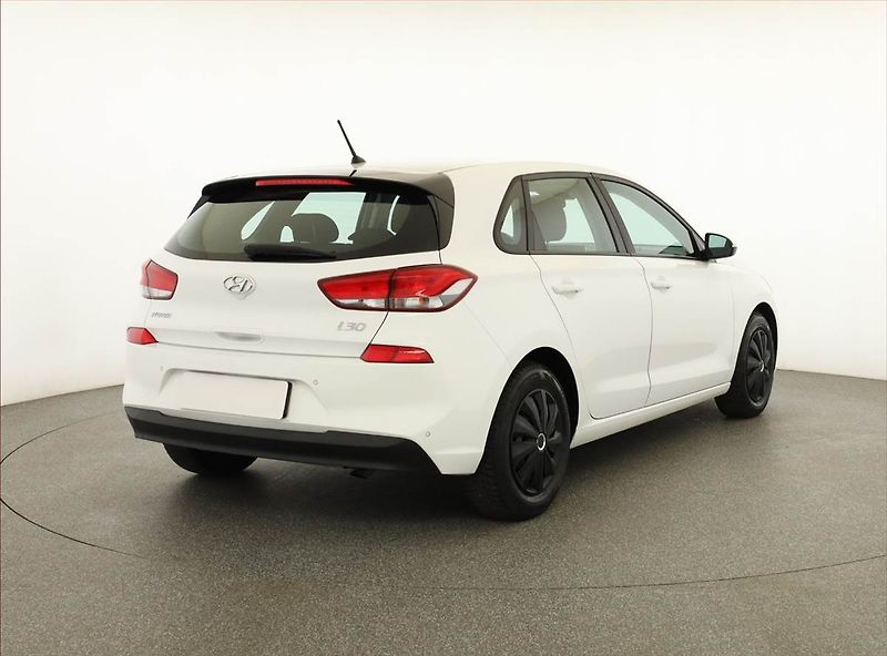 Hyundai i30 (2018) 1.0 T-GDI, Tempomat - fotka 5 z 16