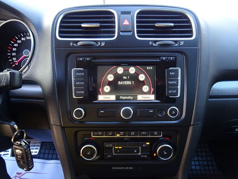 Volkswagen Golf (2011) 1.4i,90kW,STYLE,s.kni,aut.klim - fotka 14 z 22