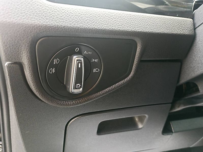 Volkswagen Touran (2023) 2.0 TDI DSG Highline Webasto - fotka 13 z 35