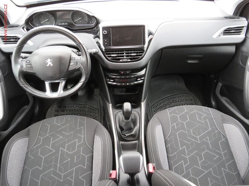 Peugeot 2008 (2017) 1.2PT, ČR, Active - fotka 8 z 28