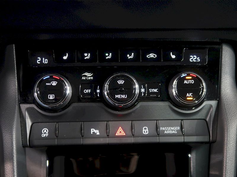 Škoda Karoq (2021) STYLE 1.5TSI 110KW DSG TAŽNÉ - fotka 34 z 40