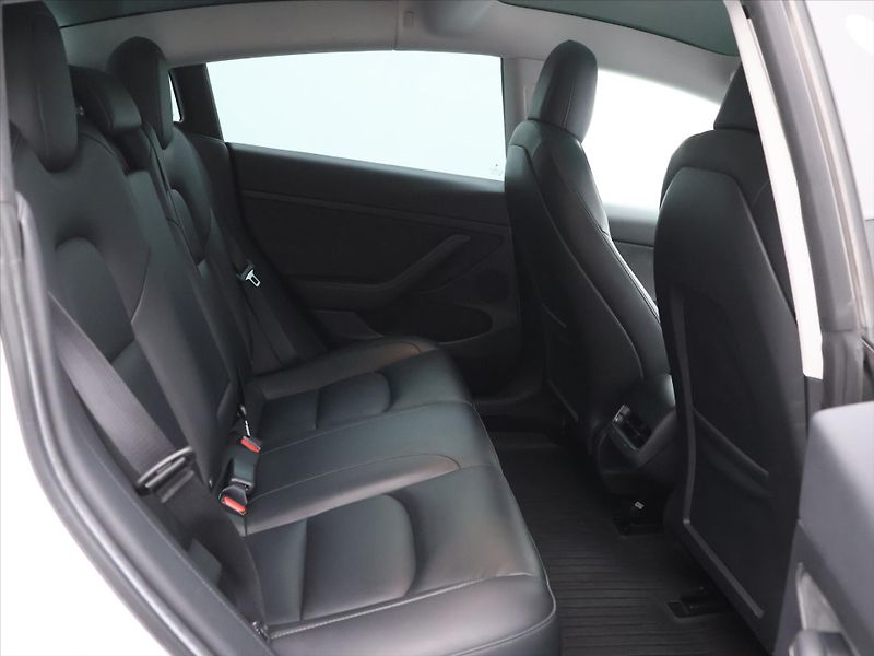 Tesla Model 3 LR 4WD Performance SOH 99% - fotka 14 z 28