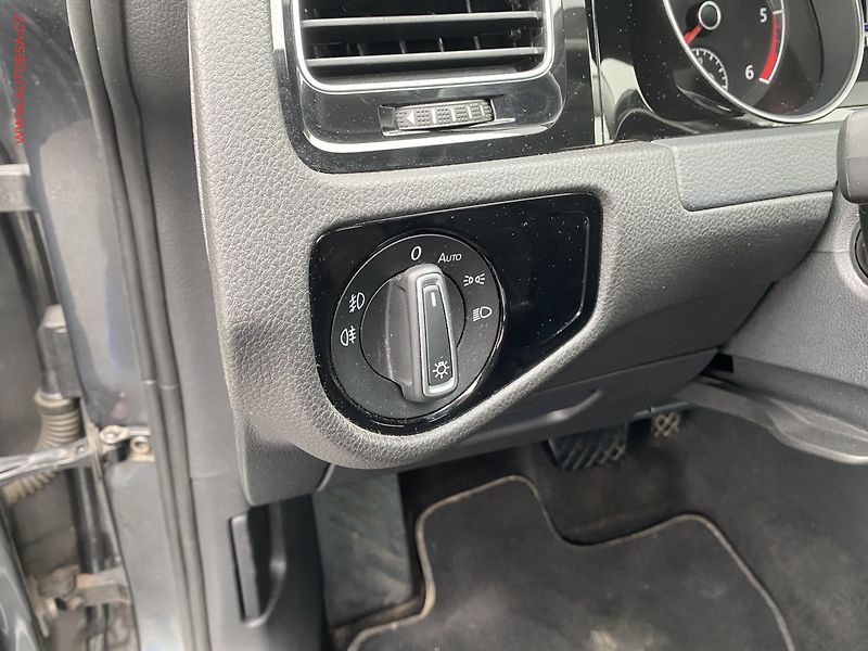 Volkswagen Golf (2018) 2.0 TDi, Highline, DSG, LED - fotka 15 z 19
