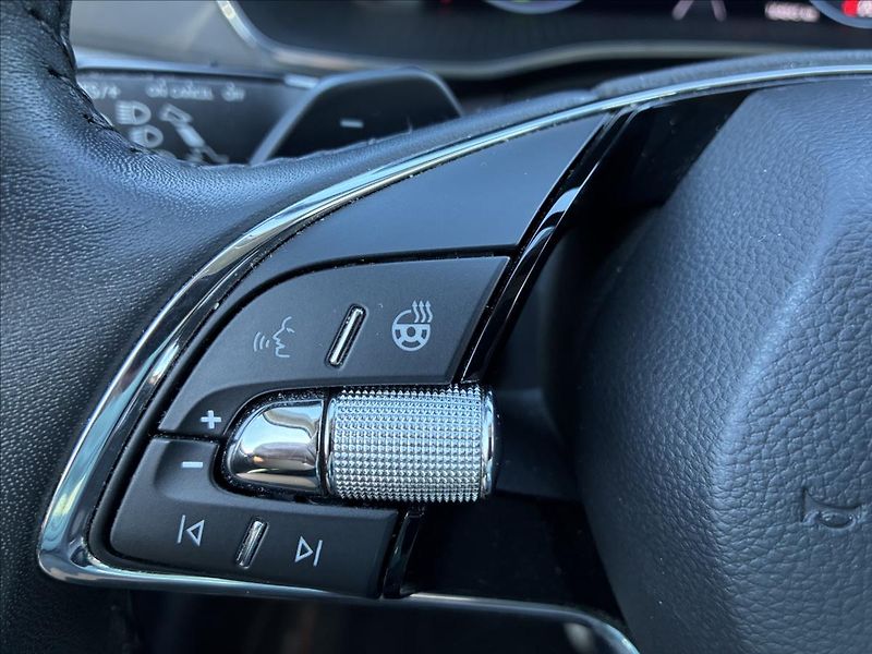 Škoda Octavia 2,0 TDI TAŽNÉ KEYLESS - fotka 25 z 31