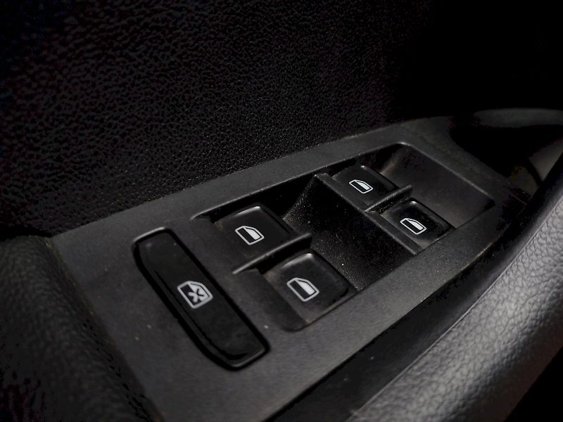 Škoda Octavia (2013) Combi Elegance plus 2,0 Tdi 11 - fotka 25 z 37