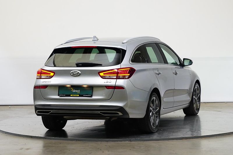 Hyundai i30 - fotka 2 z 24