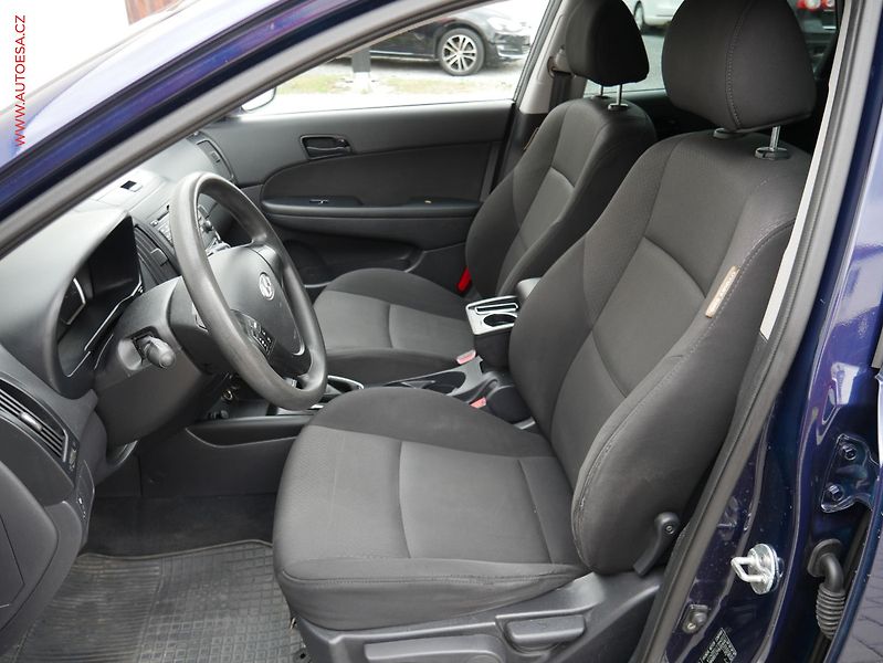Hyundai i30 (2008) 1.4CVVT, ČR, AC, zmk.řazení - fotka 9 z 14