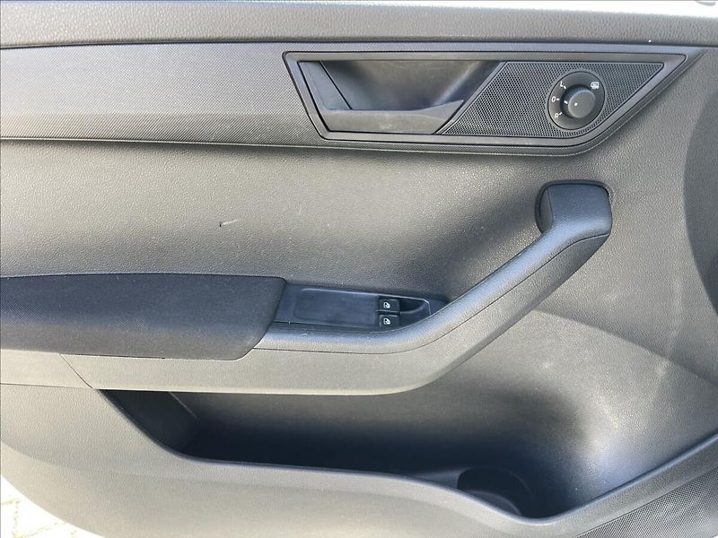 Škoda Fabia 1,0 MPi 44kw Klima ESP Tažné, - fotka 18 z 29