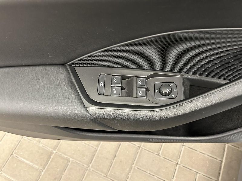 Škoda Octavia 1.5 TSI Ambition - fotka 15 z 23