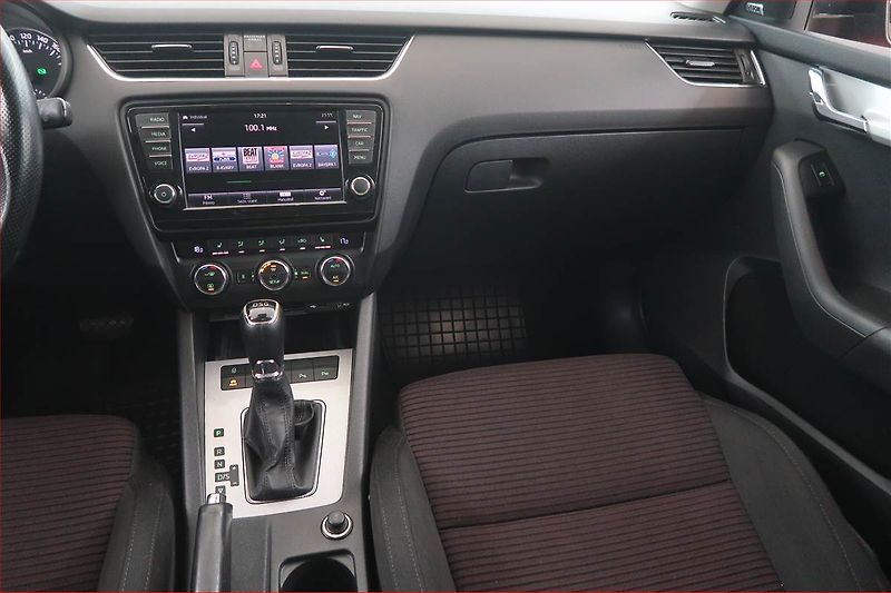 Škoda Octavia (2015) 2.0 TDI, Automat, Navi - fotka 8 z 20