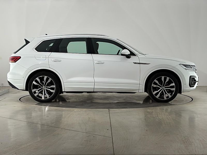 Volkswagen Touareg R-LINE - fotka 16 z 30