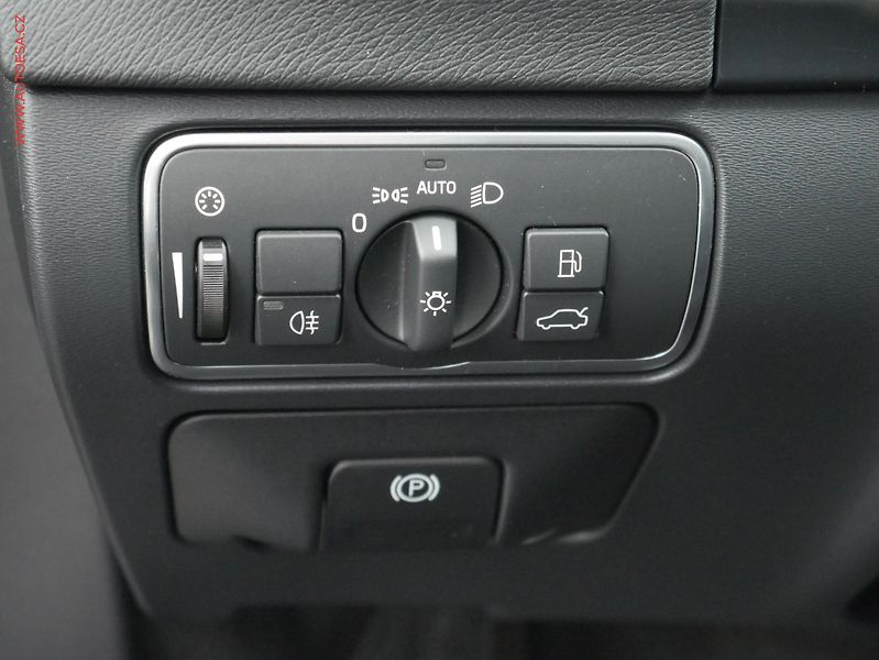 Volvo V60 (2016) 2.4 D4 4x4, ČR, Cross - fotka 21 z 23