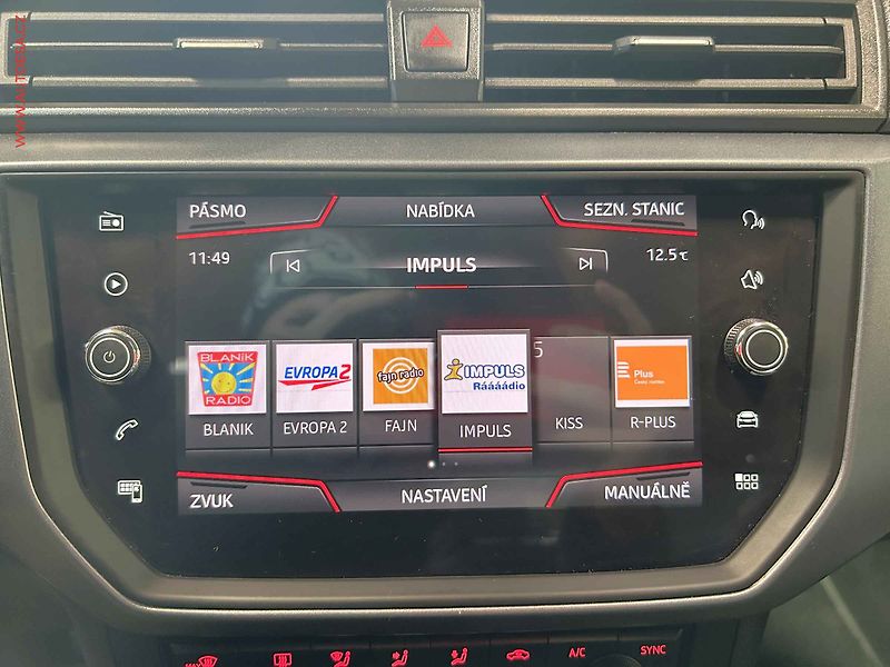 Seat Arona (2017) 1.0 TSi, LED, AC - fotka 12 z 15