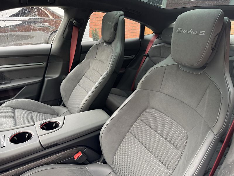 Porsche Taycan TURBO S-CARBON-MASÁŽE-BURMESTE - fotka 11 z 38