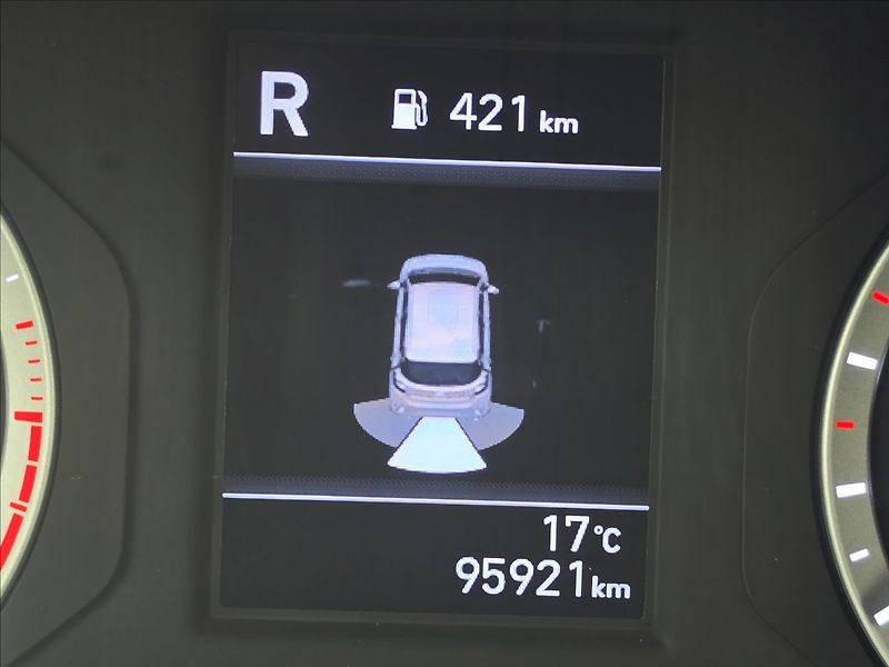 Hyundai i10 1,0 49KW vyhř. volat + sedadla - fotka 41 z 41