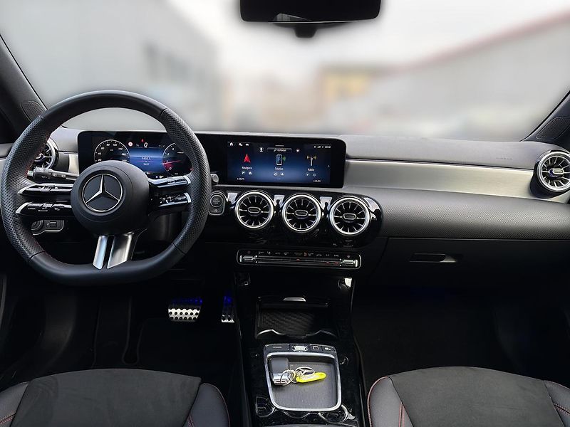 Mercedes-Benz Třídy A 200 - fotka 11 z 18