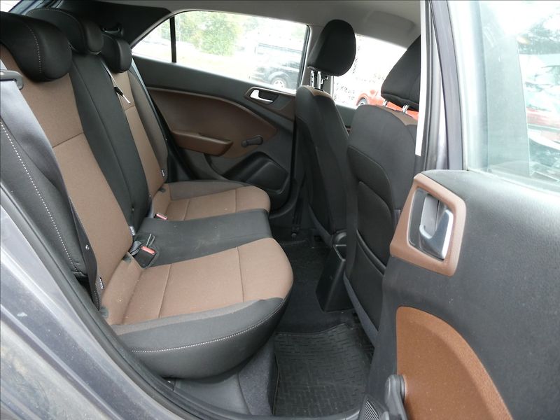Hyundai i20 1,2 i 55kW koupeno v ČR,klima - fotka 18 z 35