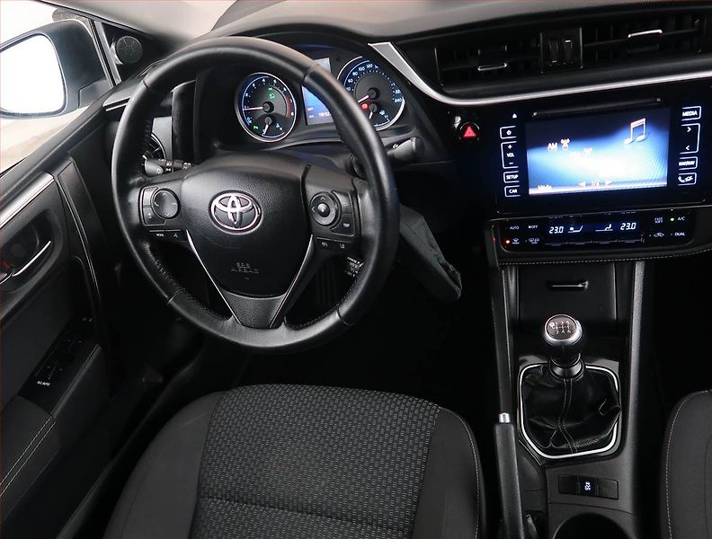 Toyota Corolla (2016) Lounge 1.6 Valvematic, ČR - fotka 7 z 15