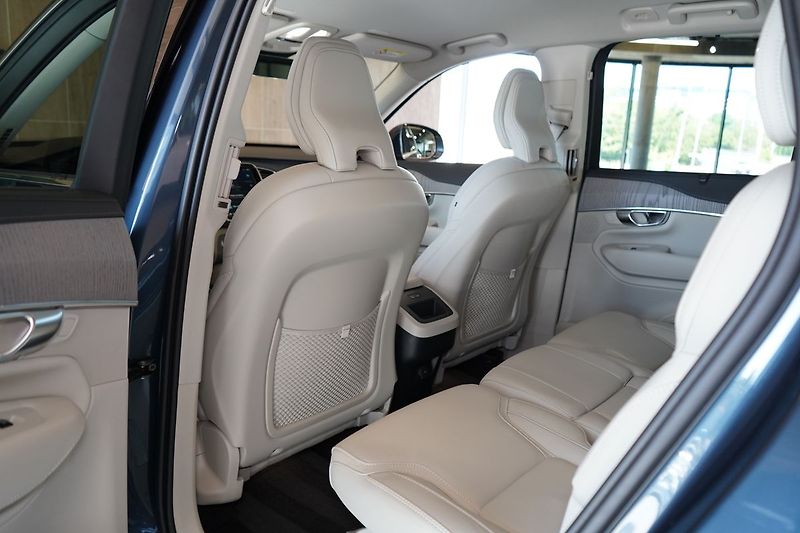 Volvo XC90 B5 PLUS AWD, Vzduch, Ventilace - fotka 40 z 47