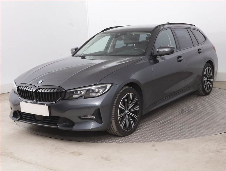 BMW Řada 3 (2020) 320 d - fotka 2 z 16