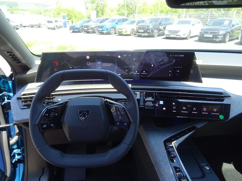 Peugeot 3008 (2025) ALLURE Hybrid 145k e-DCS6 - fotka 3 z 33