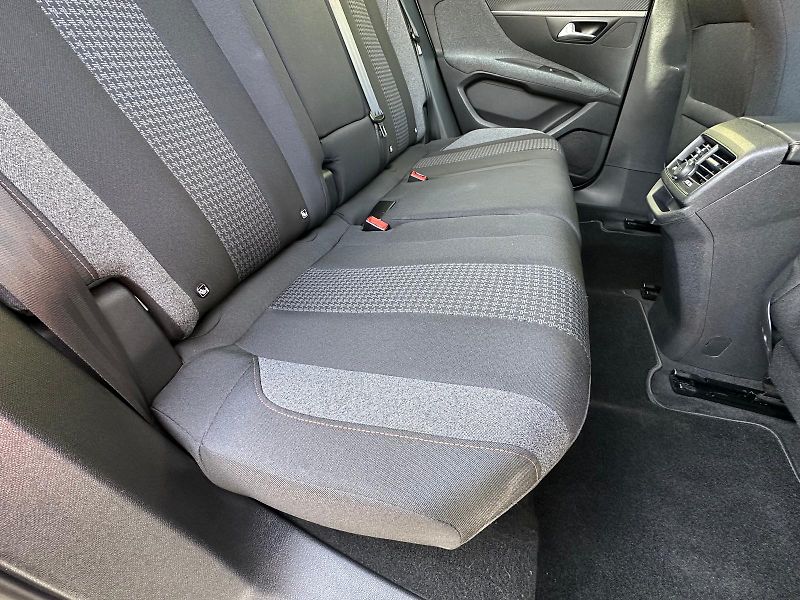 Peugeot 3008 (2018) 1.2/96kW *2.Maj *   - fotka 27 z 42