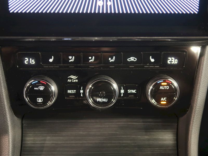 Škoda Superb (2021) STYLE  1.5TSI 110KW DSG - fotka 32 z 39
