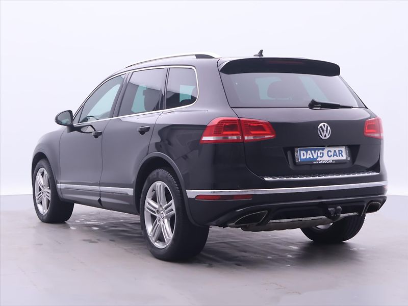 Volkswagen Touareg 3,0 TDI V6 DSG R-LINE CZ 4M - fotka 5 z 37