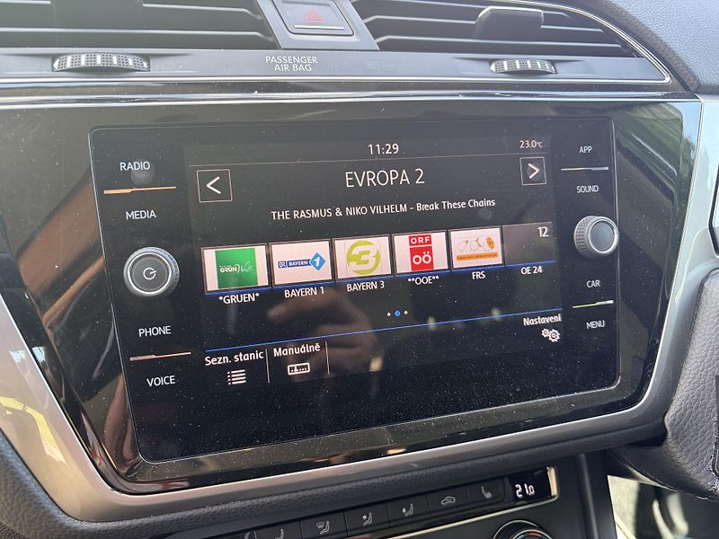 Volkswagen Touran 2.0TDI DSG TAŽNÉ - fotka 18 z 37