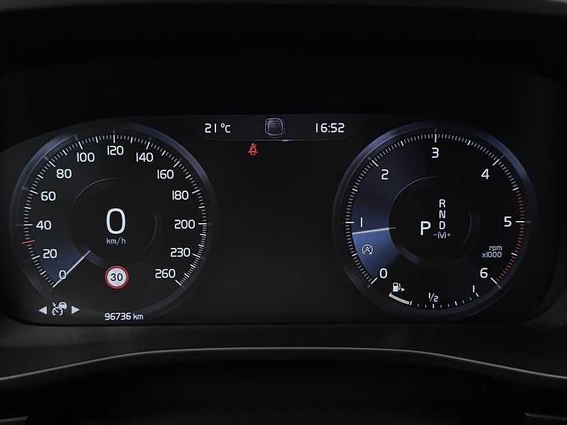 Volvo XC40 D3 INSCRIPTION AUT - fotka 16 z 43
