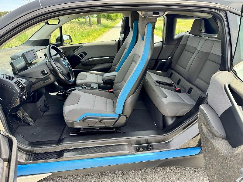 BMW i3 (2022) 120Ah, SoH 90% - fotka 12 z 18