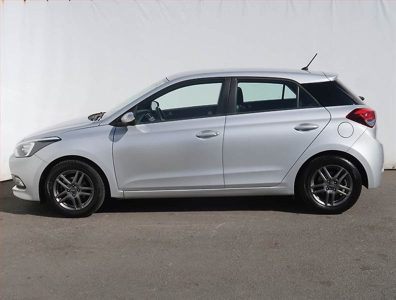 Hyundai i20 (2016) 1.4, Automat, Serv.kniha - fotka 3 z 18