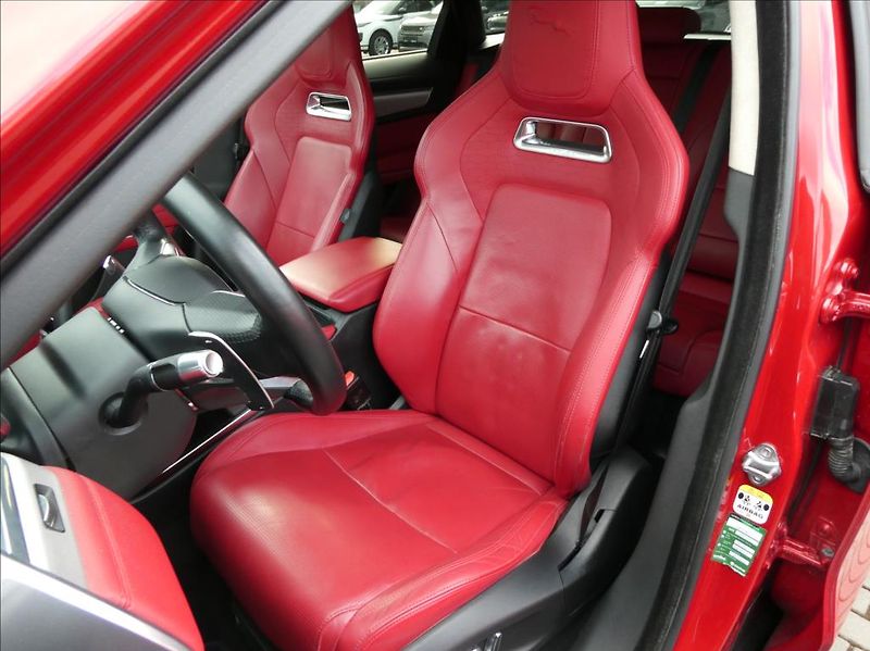 Jaguar F-Pace 2,0 P400e PHEV HSE,1Maj,ČR DPH - fotka 13 z 44