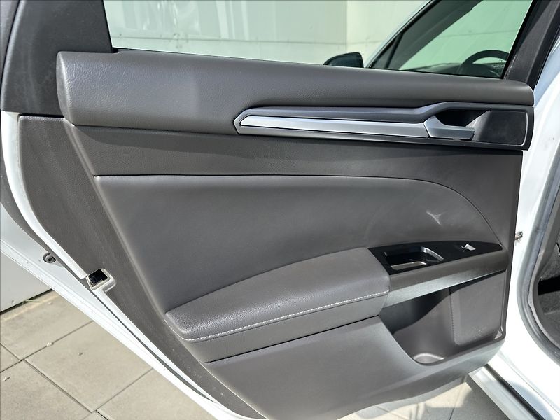 Ford Mondeo 2,0 TDCi Navi Kamera Kůže LED - fotka 21 z 40