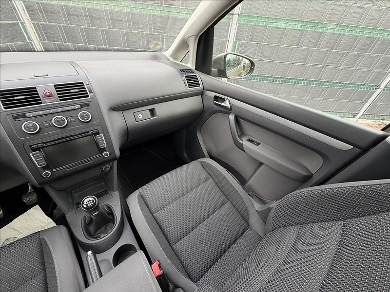 Volkswagen Touran 1.6 TDI Comfortline/Panorama/B - fotka 11 z 20