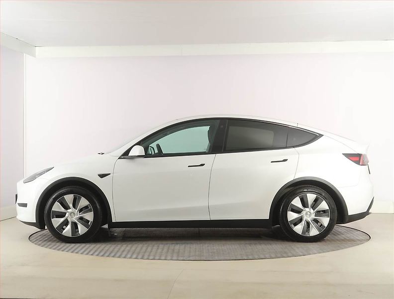 Tesla Model Y (2023) RWD LFP 60kWh, SoH 93% - fotka 3 z 31