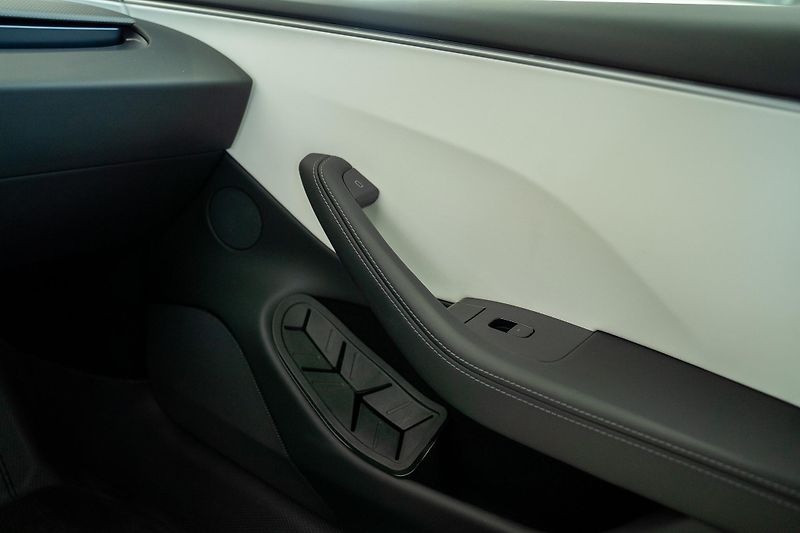 Tesla Model 3 (2024) PERFORMANCE HIGHLAND — DUAL  - fotka 19 z 24