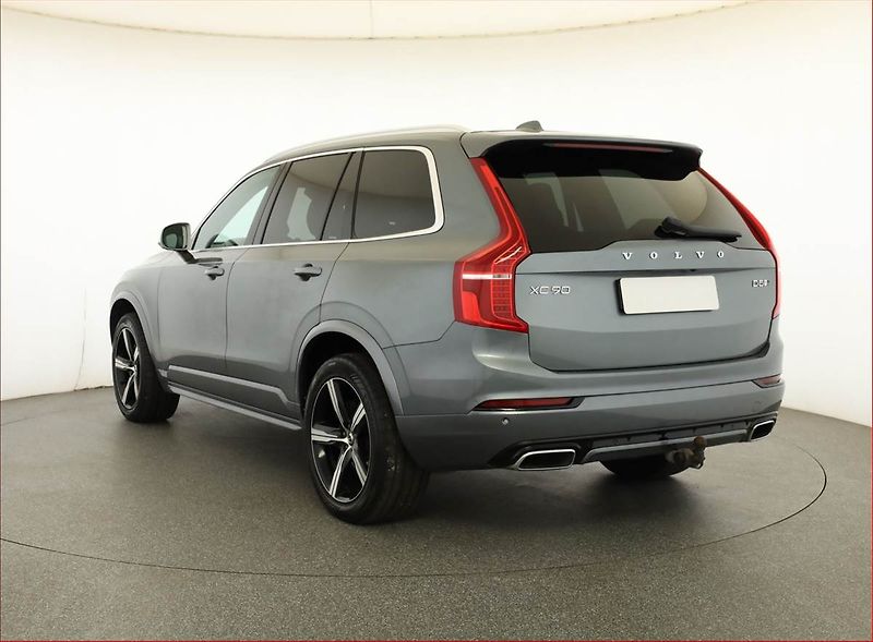 Volvo XC90 (2019) R-Design D5 AWD - fotka 4 z 21