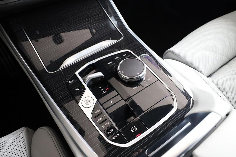 BMW X5 xDrive30d - fotka 10 z 28