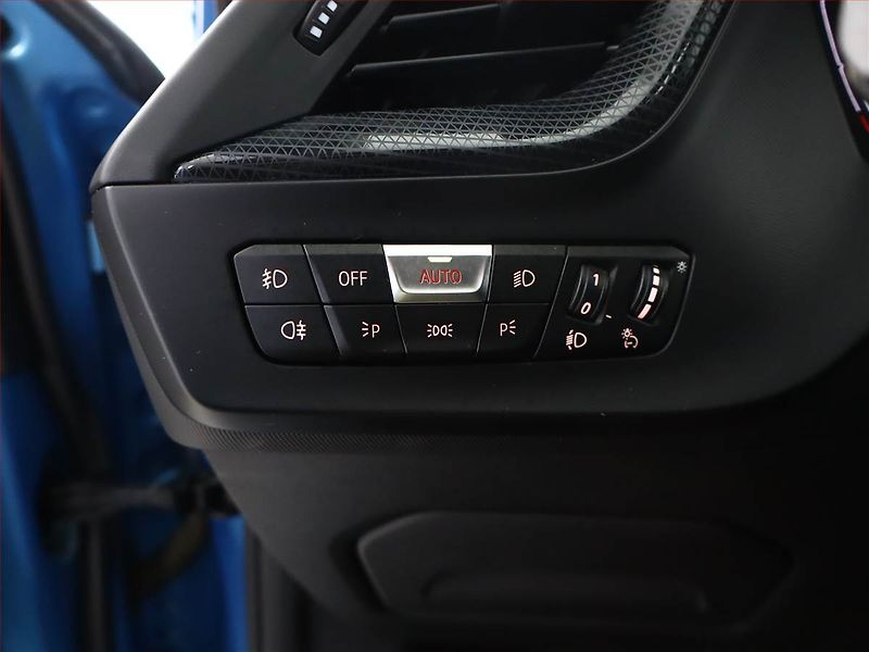 BMW Řada 1 (2019) Luxury Line 116d, Automat - fotka 17 z 18