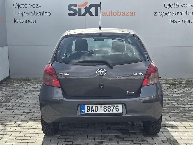 Toyota Yaris 1,3 VVT-i - fotka 4 z 23