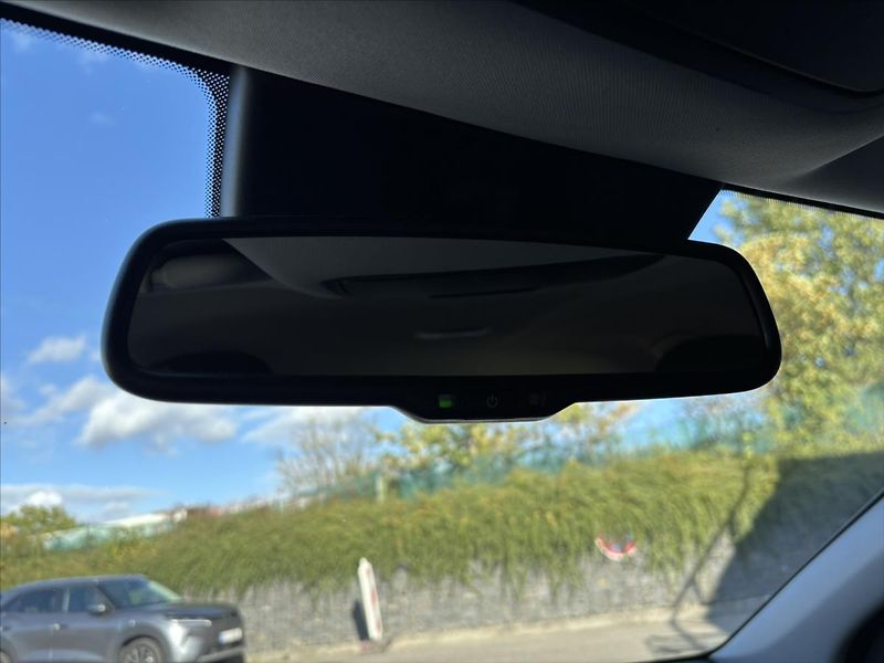 Kia Ceed 1,5 TGDi 118kW TOP ZÁRUKA NAVI - fotka 35 z 40