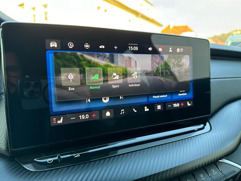 Škoda Octavia 2,0 TDI 110kW DSG SPORTLINE - fotka 13 z 23