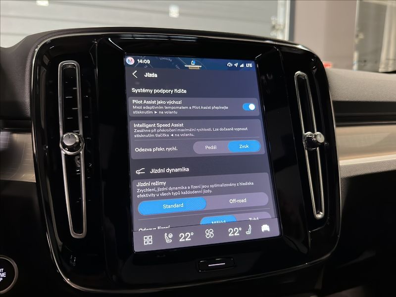 Volvo XC40 (2026) 2,0 B4  Ultra - fotka 25 z 33