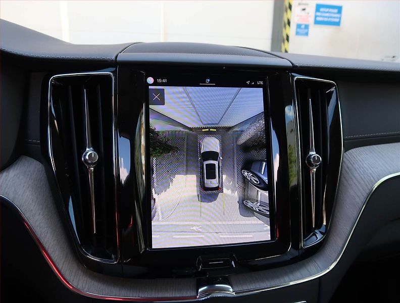 Volvo XC60 (2022) Inscription B5 AWD - fotka 19 z 24