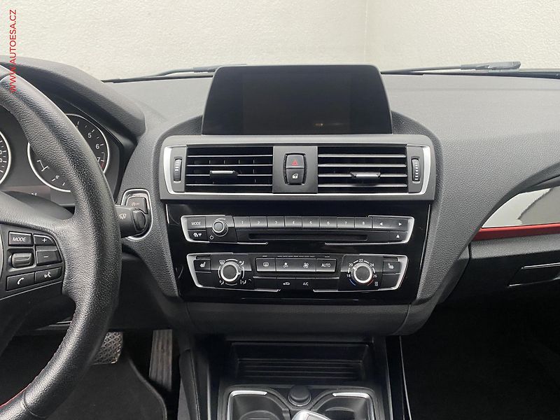 BMW Řada 1 (2015) 1.5i 118i, Sport Line, AT - fotka 12 z 20