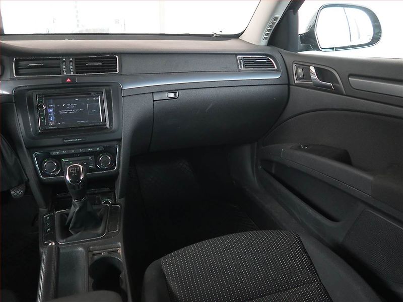 Škoda Superb (2012) 1.6 TDI, po STK, Tažné - fotka 8 z 14