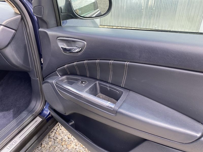 Lancia Delta 2.0JTD 165PS SPORT NAVI SERVIS - fotka 131 z 169